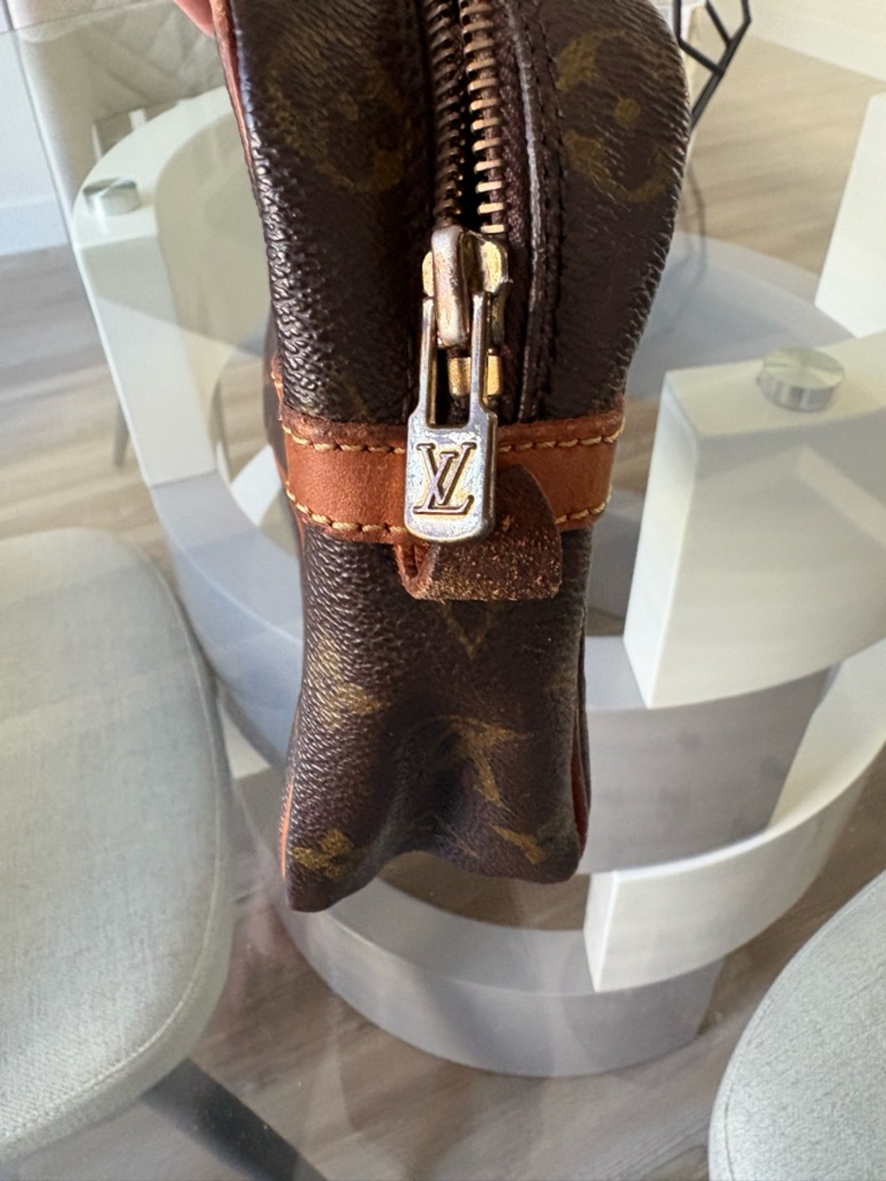 Louis Vuitton Brown Monogram Canvas Men's and women’s Pouch - Picture 2 of 7